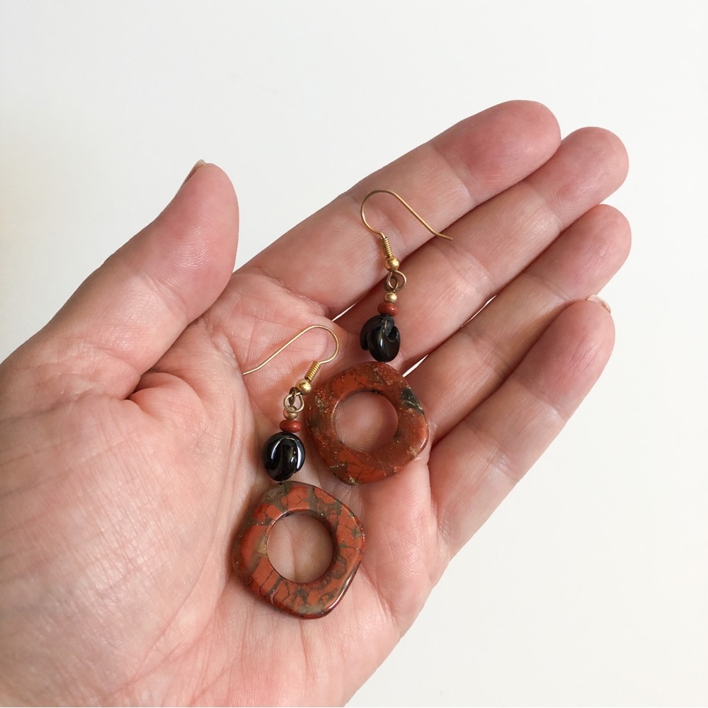 Vintage polished stone jasper? dangle earrings w/ black stone accents - Picture 3 of 10